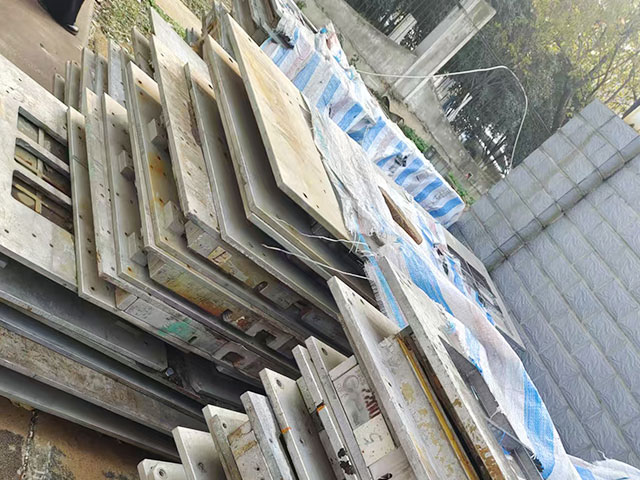 �U�X����